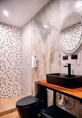 a bathroom with a black sink and a mirror at El Castillo Casa Azul in Cuajiniquil