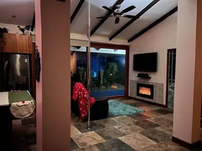 a living room with a fish tank and a ceiling fan at Casa Bali in San Francisco de Palmera