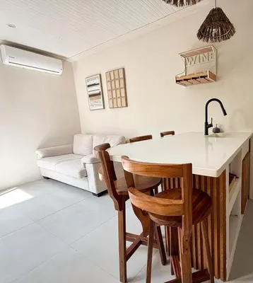 a kitchen and living room with a table and chairs at Calalun in Fortuna