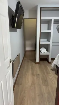 a room with a tv and a wooden floor at Central and comfortable mini apartment in San Sebastian in San José