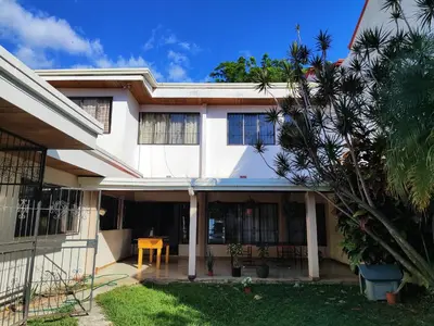 Gallery image of Habitación con baño, parqueo y seguridad in San José