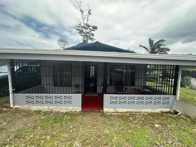 a bird cage with a red and white gate at Cabaña cielo celeste in Rio Celeste