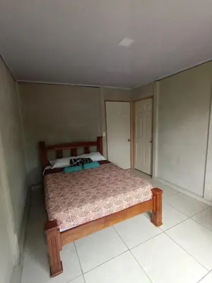 a bedroom with a bed in a room at Casa Pura Vida Arenal in Tanque