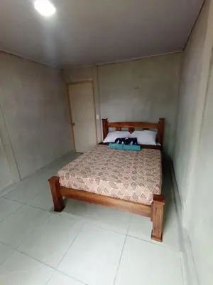 a bedroom with a bed in a room at Casa Pura Vida Arenal in Tanque
