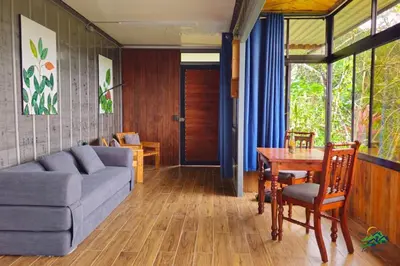 a living room with a couch and a table at Hospedaje Oropéndola in Quesada