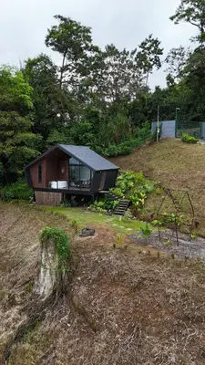 a small house sitting on top of a hill at Elevant Sanctuary in Tapantí
