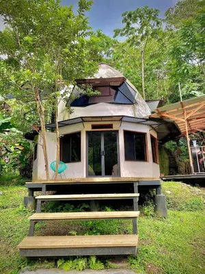 a small house in the middle of a yard at Dome 2 in Rivas