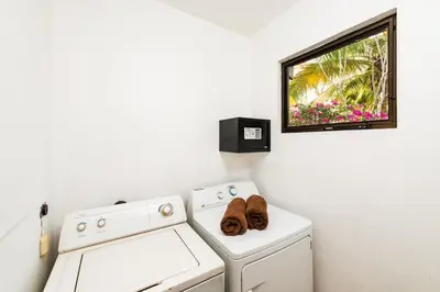 a kitchen with a washing machine and a window at Casa Rustica 1 in Playa Grande