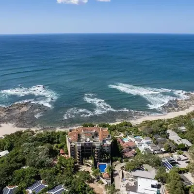 Stunning Remodeled Beachfront Condo!