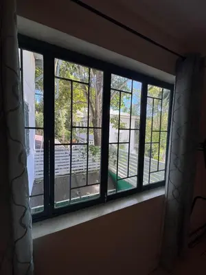 a window in a room looking out at a yard at Casa Corazón in Cóbano