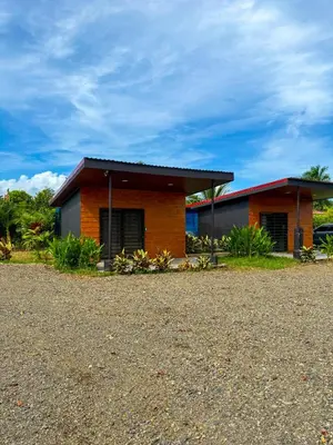 a small house with aiterraneaniterranean style at Refugio Las Cortezas in Tapantí