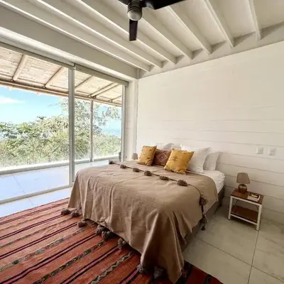 Ocean view Jungle Nest - 2min from the beach