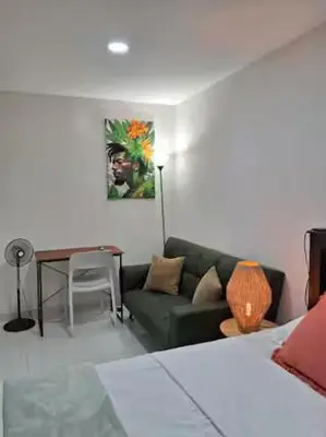 a living room with a couch and a table at Habitaciones Smith in San José