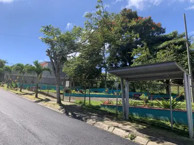 a bus stop on the side of a road at Rincón Poeta in San Ramón
