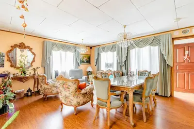 a dining room with a table and chairs at Vilma Friendly Guesthouse - RB in San José