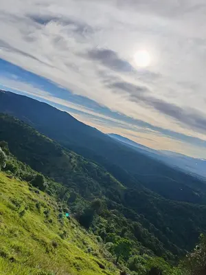 a view of a green valley with the sun in the sky at Alojamiento con lago privado en Bajos del Toro in Toro Amarillo