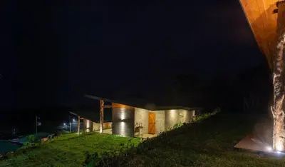 a house on a hill at night at Cabaña Moderna de Montaña en Zarcero con Vistas y Bosque Neblinoso in Zarcero