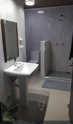 a bathroom with a white sink and a shower at Fruta de mango #2 in Lagunillas