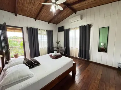 a bedroom with a bed and a ceiling fan at Habitación doble, Hotel Aurora Inn, Nuevo Arenal in Nuevo Arenal