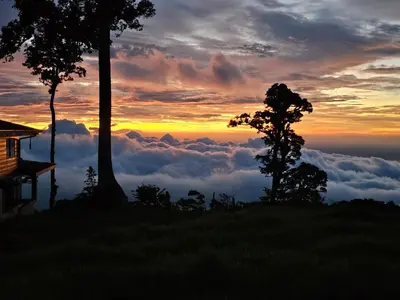 a view of a sunset with clouds in the sky at San Vicente Mountain in Colón