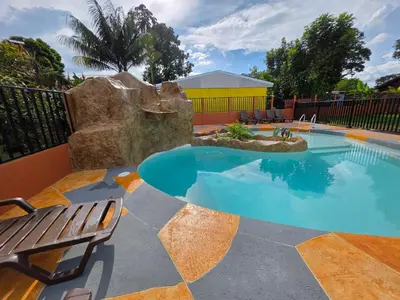 a swimming pool with a bench in a yard at Rústicas Dani & Fam in Fortuna