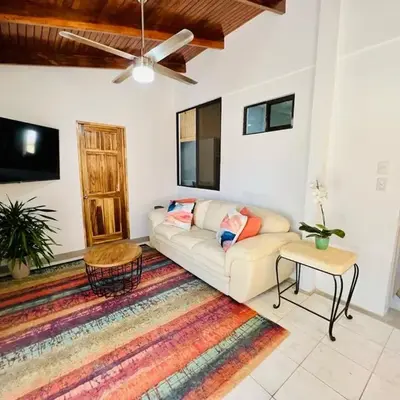 El Papagayo Verde 5 min walk to the beach and downtown