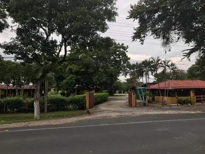a road next to a building with a tree at Hotel El Paraje in Santa Cruz