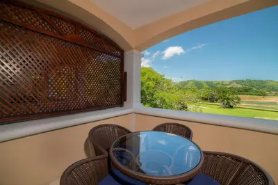 a table and chairs in a room with a window at Colina 5D - 3 bdr 2 bath Family in La Mona