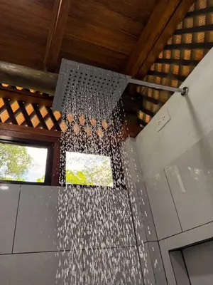 a shower in a room with a window at Casa Oropéndola Refugio natural en Guanacaste in Bagaces