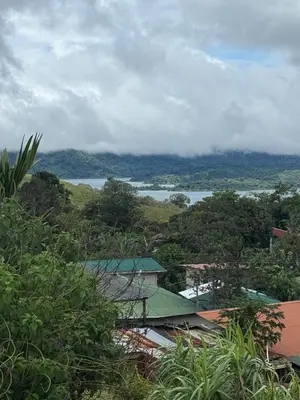 a view of a town with trees and a body of water at Arenal cautiva in El Castillo de La Fortuna