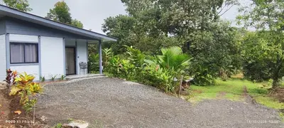 a house with a gravel driveway in front of it at Casa de las aves in Guayabal