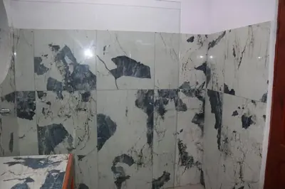a bathroom with a white and black marble wall at Golden Sunset Loft in Tamarindo