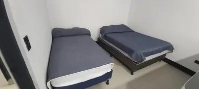 two beds in a small room with at Dynamis Retreat in Tamarindo