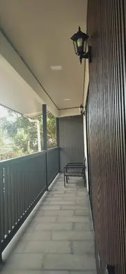 a porch with a bench and a wall with a light at Apartamentos Jireh in Quepos