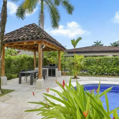 Casa Brisa y Mar - Poolside Bliss