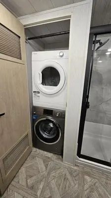 a washer and dryer in a small room at Villa Sura in Colón
