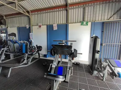 a gym with several exercise equipment in a room at Apartamento completo cerca del Aeropuerto y Parque Viva 5 personas in Guácima