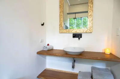 a bathroom with a sink and a mirror at Casa Bromelia in Portalón