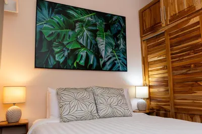 a bedroom with a bed and two lamps at Jacó Cozy 1BR Pool AC Secure Near Beach in Jacó