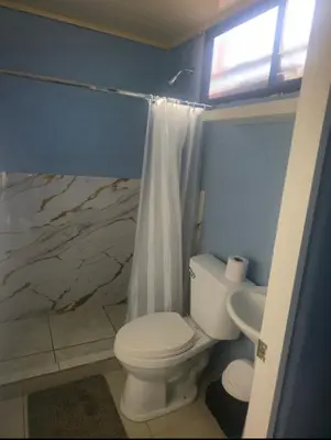 a bathroom with a toilet and a shower curtain at Apartamento DesCANsO #2 in Comunidad