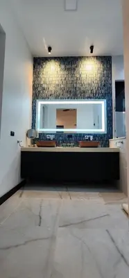 a large bathroom with a large mirror on the wall at Residential Finca Celeste in Bijagua