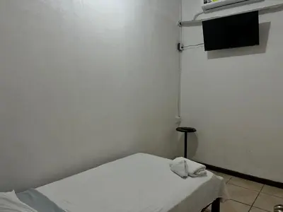 a white room with a bed and a television at Sleep&Go! Apartamento de 3 habitaciones in Siquirres