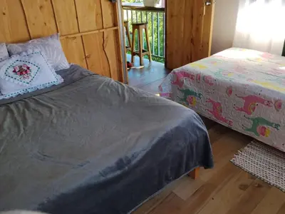 a bedroom with two beds in a room at Hospedaje oye in Rivas