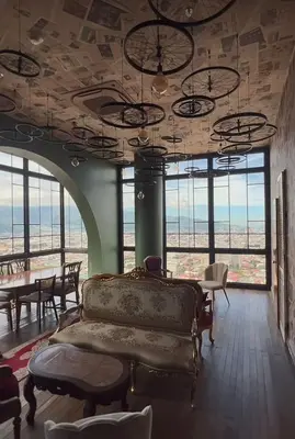 a room with a couch and some tables and windows at Apartamento Moderno con Vista Piscina Infinita Secrt Escalante in San Pedro