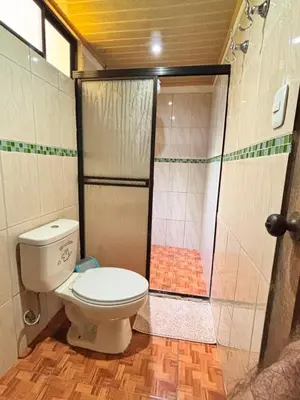 a bathroom with a toilet and a shower at Casa Sueño Verde, Juanilama De Pocosol in Muelle del Arenal