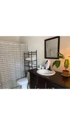a bathroom with a sink and a mirror at Apartamento Manzu in Santa Cruz