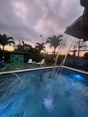 a water fountain in a swimming pool at Spring House in Ángeles