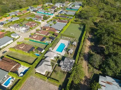 an overhead view of a group of houses at Casa Dasani - Beautiful House with private pool in Santa Rosa
