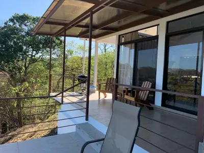a screened in porch with a table and chairs at Jungle Paradise in Santa Cruz