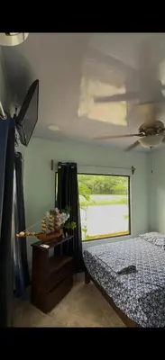a bedroom with a bed and a window at Tres Diamantes Casa Completa in Parrita
